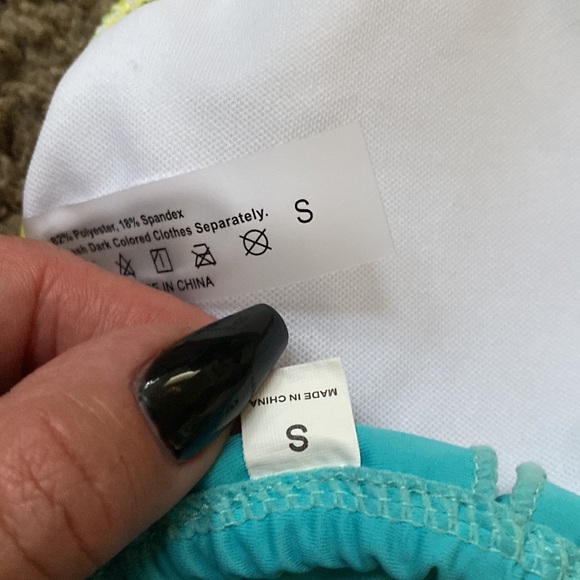 Lot of four small bathing suit tops - Picture 8 of 8